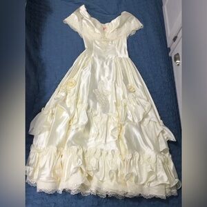 Vintage Ivory Buttercream Beaded Ruffle Rosettes Fairytale Wedding Dress M